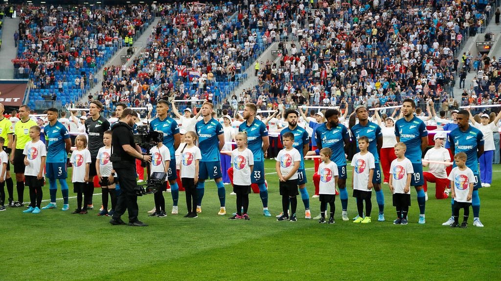 Pietarin Zenitin joukkue valmistautumassa otteluun. Kuvituskuva.