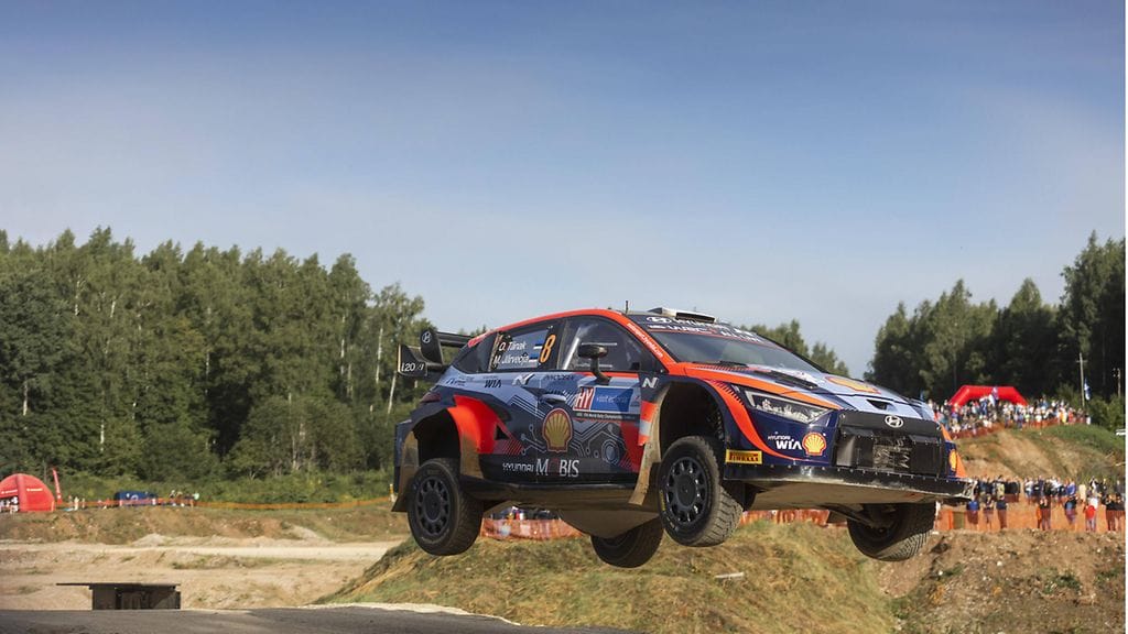 Ott Tänak on kotirallissaan kolmantena.