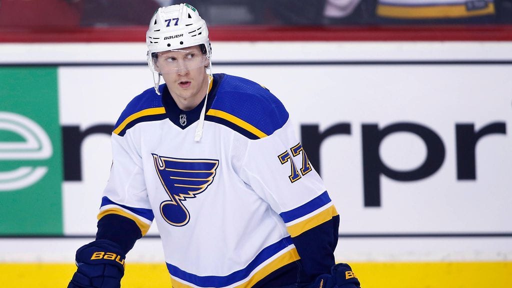 Niko Mikkola jatkaa St. Louis Bluesin paidassa.