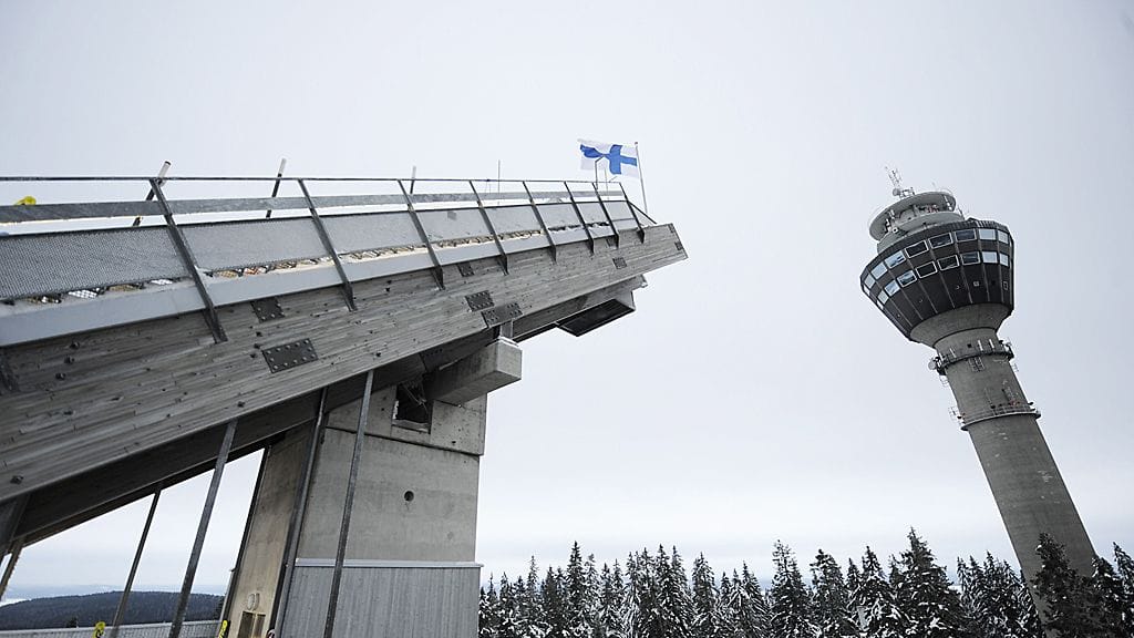 Puijon mäkihyppytorni.