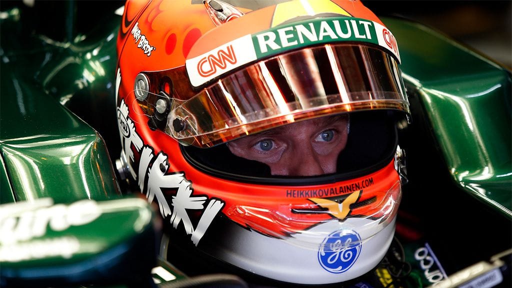 Heikki Kovalainen viime kauden kisa-autossa.
