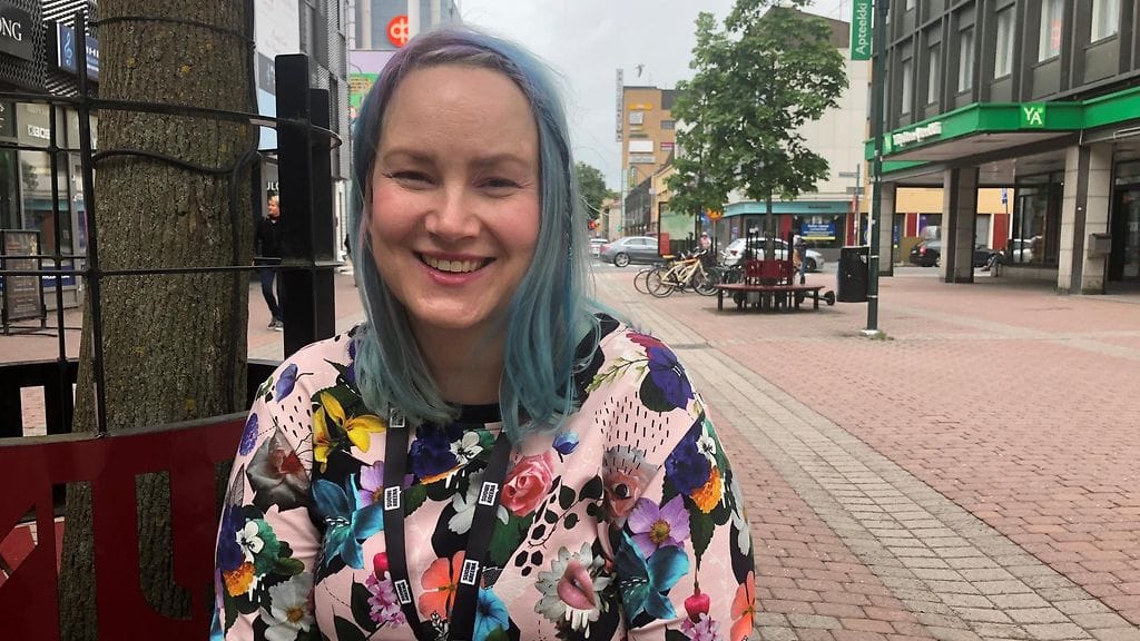 Tiia Raitmaa haluaa murtaa ennakkoluuloja kipukroonikoista muun muassa sosiaalisen median kautta.