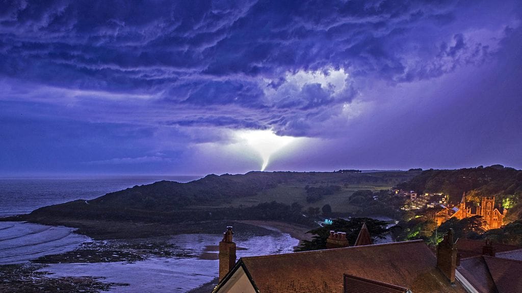 Walesin alueella on tiedossa voimakkaita sateita ja ukkosia perjantaina.