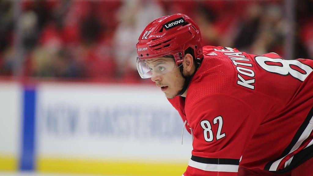 Jesperi Kotkaniemi ottaa Kreetalla väriä iholle.