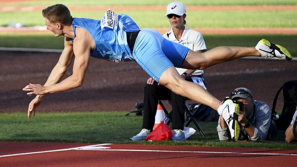 Oliver Helander lämpeni kisaan vasta kolmannella heitolla.