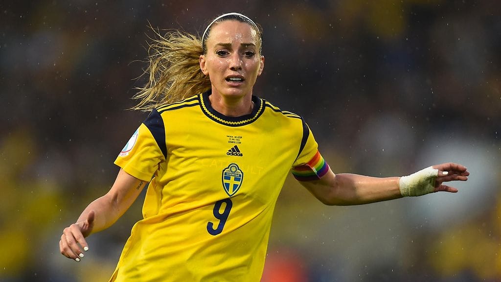 Ruotsin Kosovare Asllani kritisoi EM-välierän alla turnauksen VAR:ia.