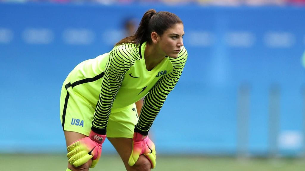 Hope Solo pelasi USA:n maajoukkueessa vuosina 2000-2016 yli 200 maaottelua. Hän voitti kaksi olympiakultaa ja yhden maailmanmestaruuden.