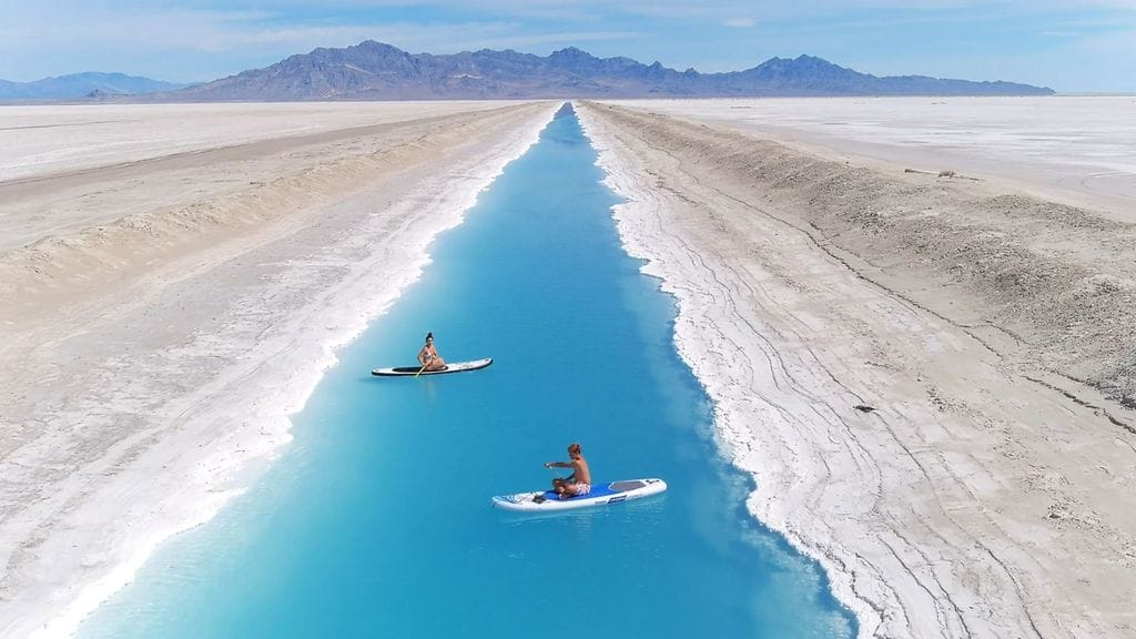 Viranomainen varoitti vapaa-ajanvietosta sinisessä joessa.