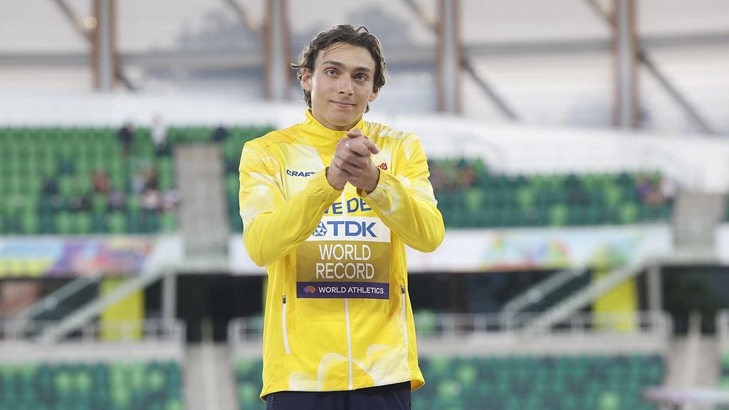 Ruotsin Armand Duplantisilla oli railakkaat MM-kultajuhlat.