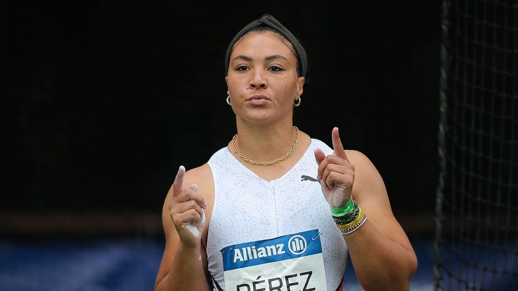 Kiekonheittäjä Yaime Perez on tuorein kuubalaisloikkari.