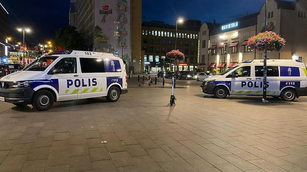 Paikalla oli neljä partiota ja ambulanssi.