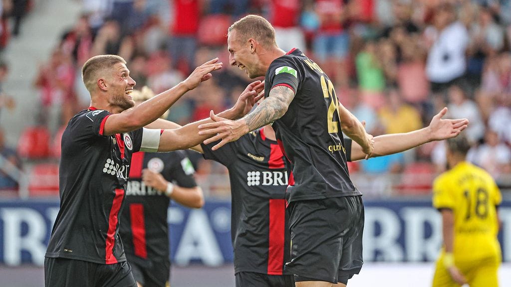 Wehen Wiesbadenin ruotsalaishyökkääjä Gustaf Nilsson avasi kautensa todellisella lahjamaalilla.