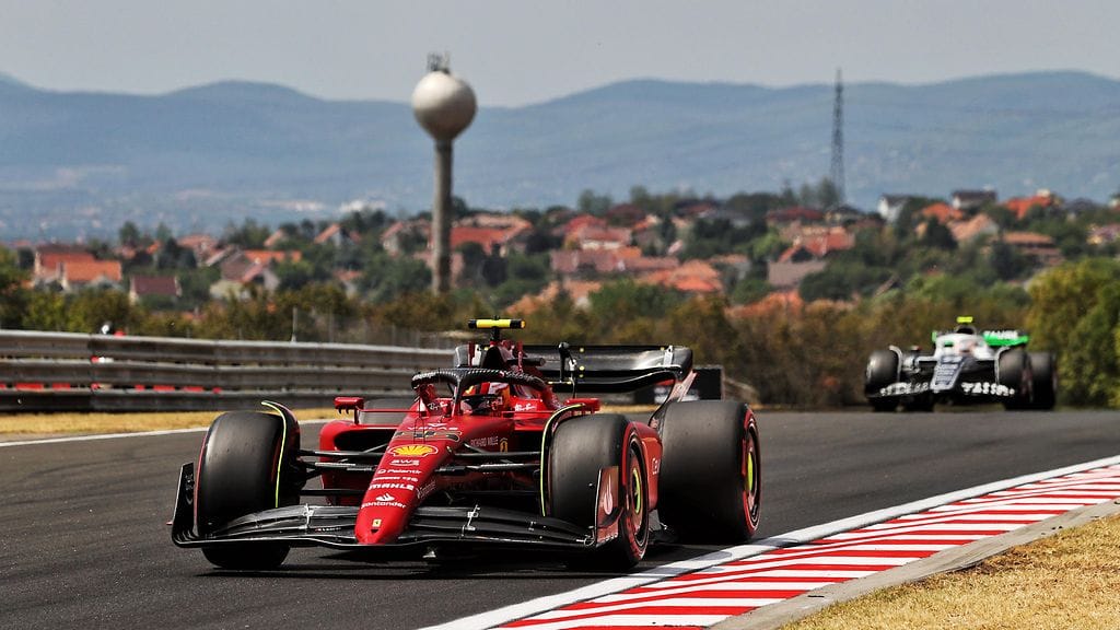 Carlos Sainz oli nopein Unkarin GP:n 1. harjoituksissa perjantaina.
