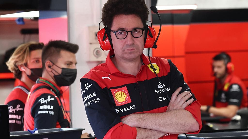 Mattia Binotto oli pettynyt Ferrarin vauhtiin Unkarin kisan jälkeen.