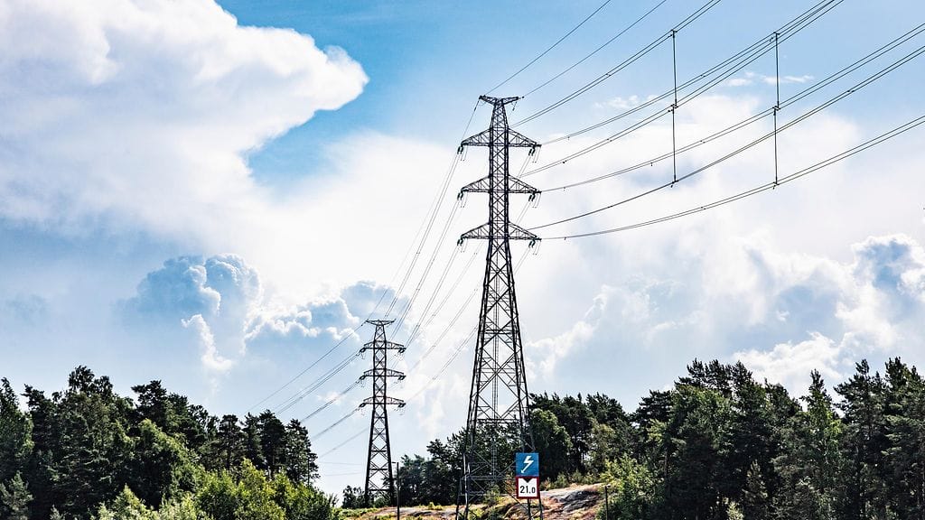 SDP vaatii, että työ- ja elinkeinoministeriön on aloittava heti sähkön hintaa alentavien toimien valmistelu.