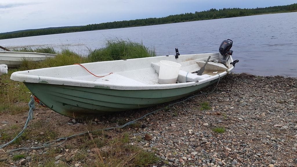 Kalastajan etsinnät käynnistettiin tiistaina, kun Kemijoella ajelehtineen veneen omistajaa ei tavoitettu