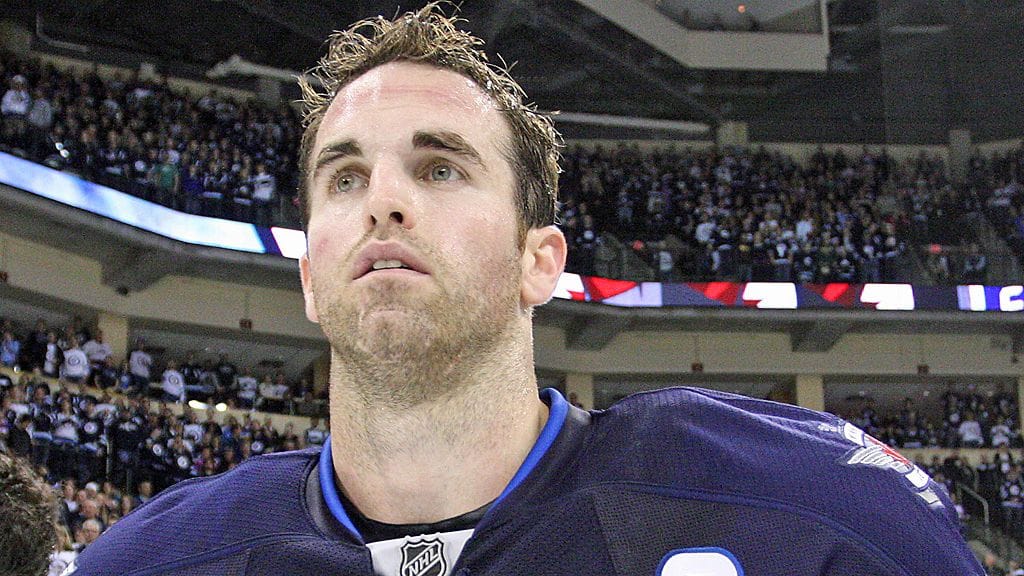 Andrew Ladd ei saavukaan Omskiin.