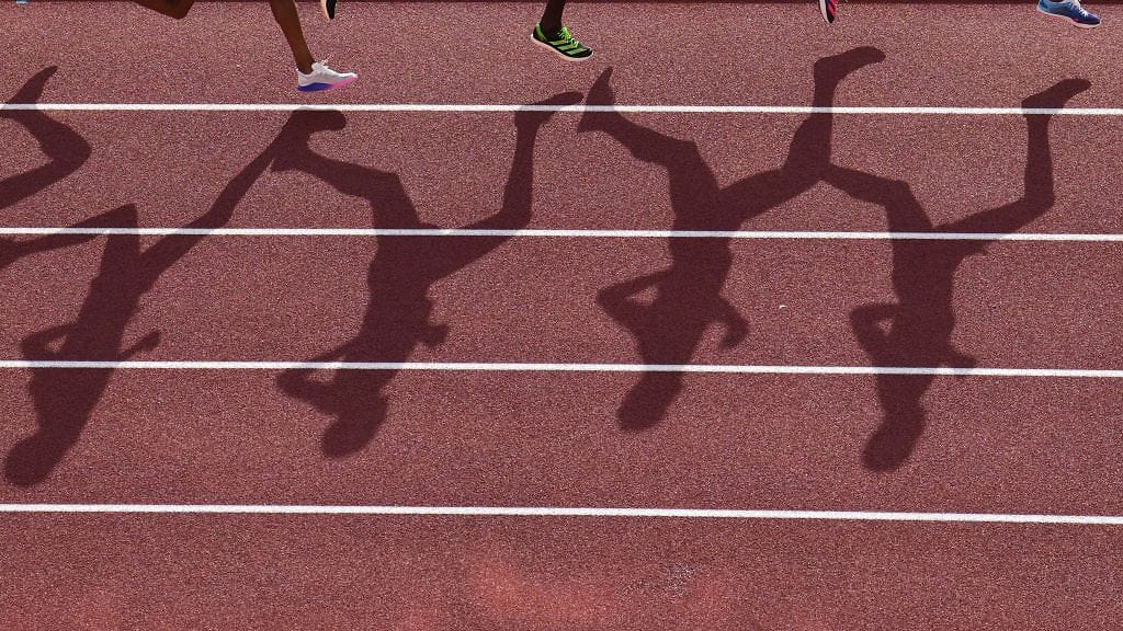 Italialaisurheilija joutui vaikeaan paikkaan kesken kymmenottelun juoksuosuuden. Kuvituskuva.