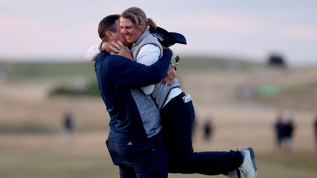 Ashleigh Buhai pääsi aviomiehensä syleilyyn Britannian avointen voittajana.