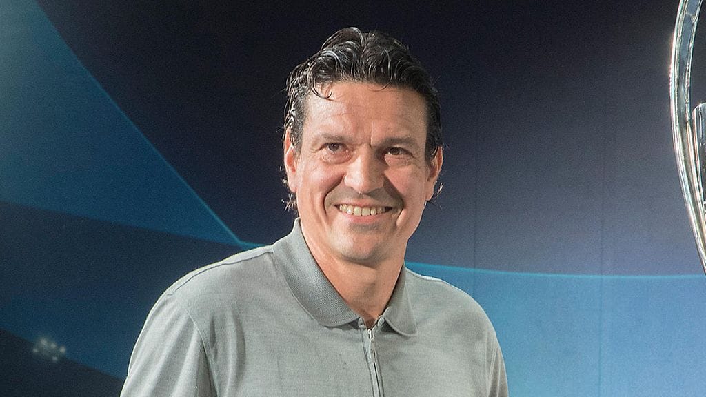 Jari Litmanen on palaamassa pelikentille Viron alasarjoissa.