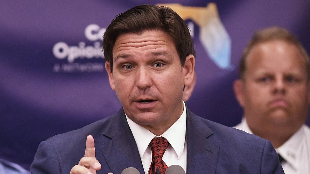 Kuvernööri Ron DeSantisin tempausta on verrattu ihmissalakuljetukseen ja sieppaukseen.