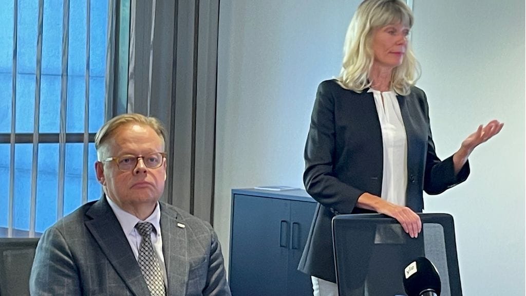 Helsingin kaupungin pormestari Juhana Vartiainen ja henkilöstöjohtaja Nina Gros 10.8.2022.