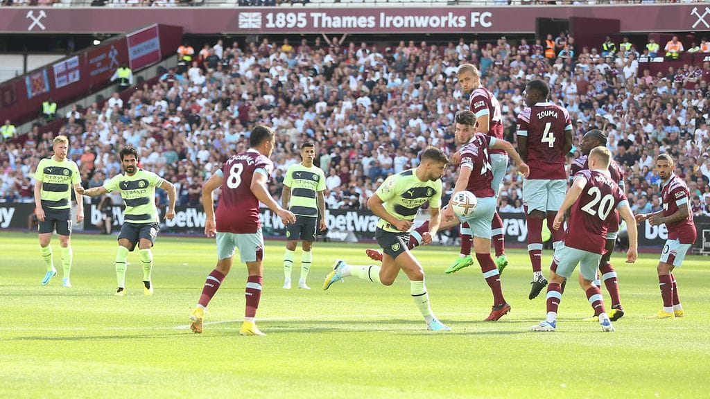 Helle kurittaa Valioliigaa.