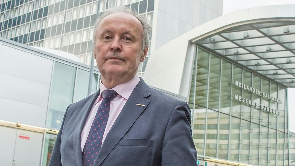 Perhe ja peruspalveluministeri Aki Lindén (sd.) on päättänyt aloittaa lain valmistelun potilasturvallisuuden takaamiseksi hoitajaliittojen Tehyn ja Superin mahdollisten lakkojen aikana