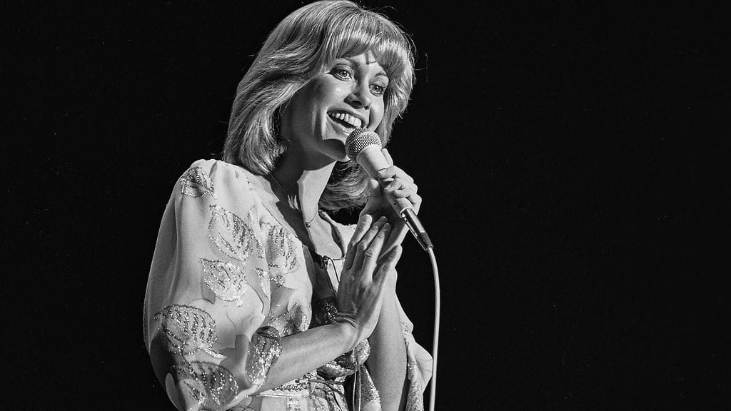 Laulaja ja näyttelijä Olivia Newton-John menehtyi 73-vuotiaana.