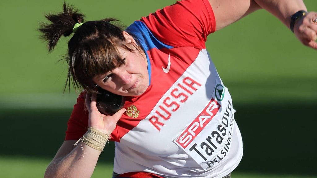 Irina Tarasova työnsi Helsingissä 2012 EM-hopealle.