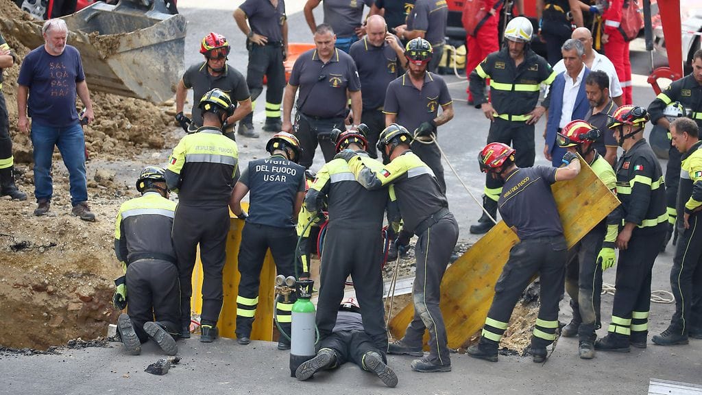 Palomiehet kaivoivat miestä tien alta kahdeksan tunnin ajan
