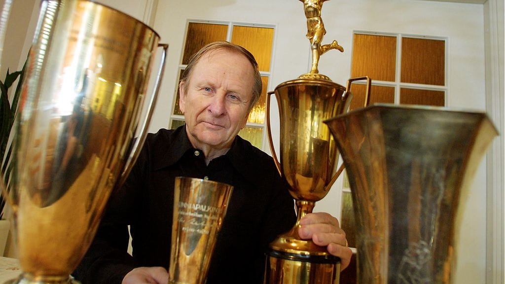 Eino Oksanen on poissa.