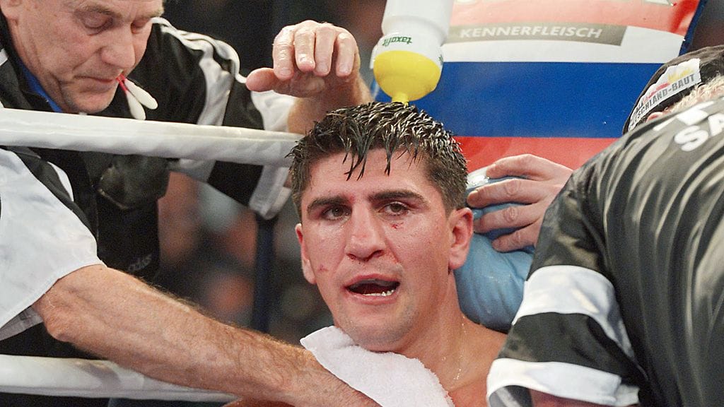 Marco Huck pitää vyönsä tuomariäänin.