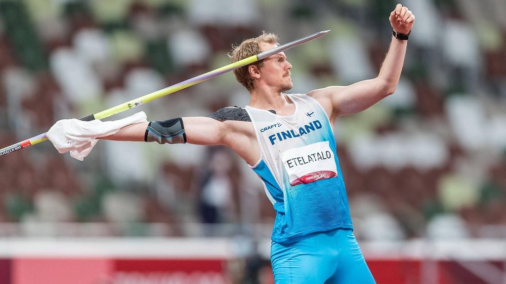 Lassi Etelätalo heittää karsinnassa klo 12:05 alkaen.