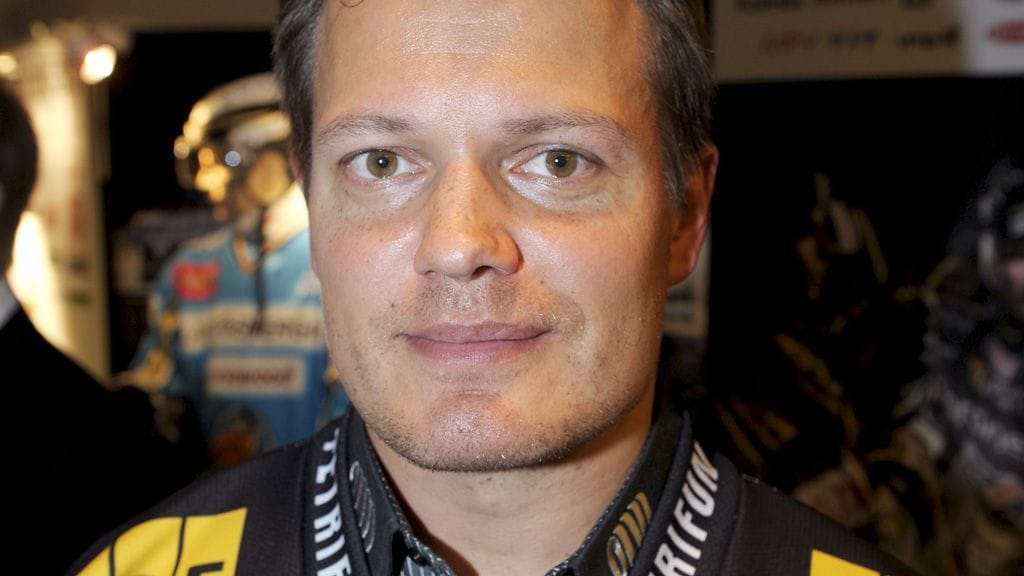 Ex-NHL-kiekkoilija Sami Kapanen julkaisi yhteiskuvan esikoisensa kanssa.