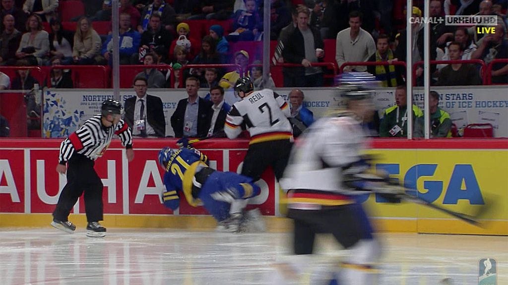 Denis Reul niittaa Loui Erikssonin laitaan.