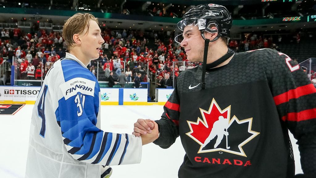 Joakim Kemell ja William Dufour osuivat MM-finaalissa. Kuva alkulohkon ottelusta.