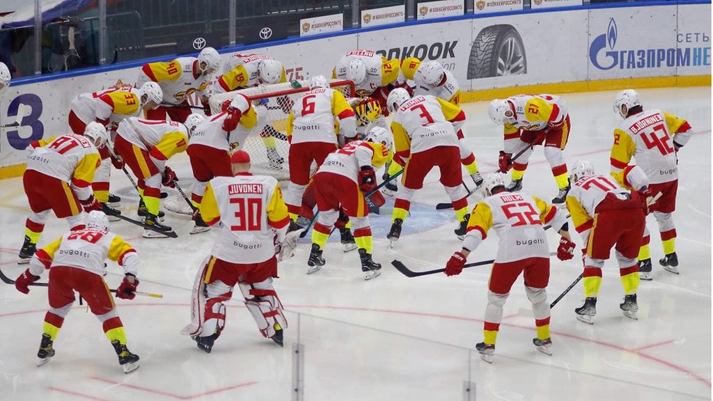 Teemu Selänteen vetämä ostajaryhmä vetäytyi Jokereiden liigahankkeesta. SM-liiga kertoi toisenkin tahon olleen sarjaan yhteydessä Jokereina tunnetun seuran liigalisenssiin liittyen.