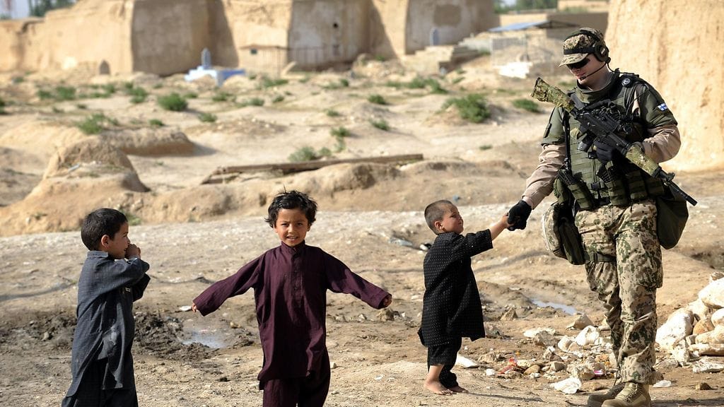 Puolustusministeri Antti Kaikkosen (kesk.) mukaan osallistumalla Afganistanin operaatioihin Suomi on saavuttanut arvostetun ja luotettavan kumppanin maineen.