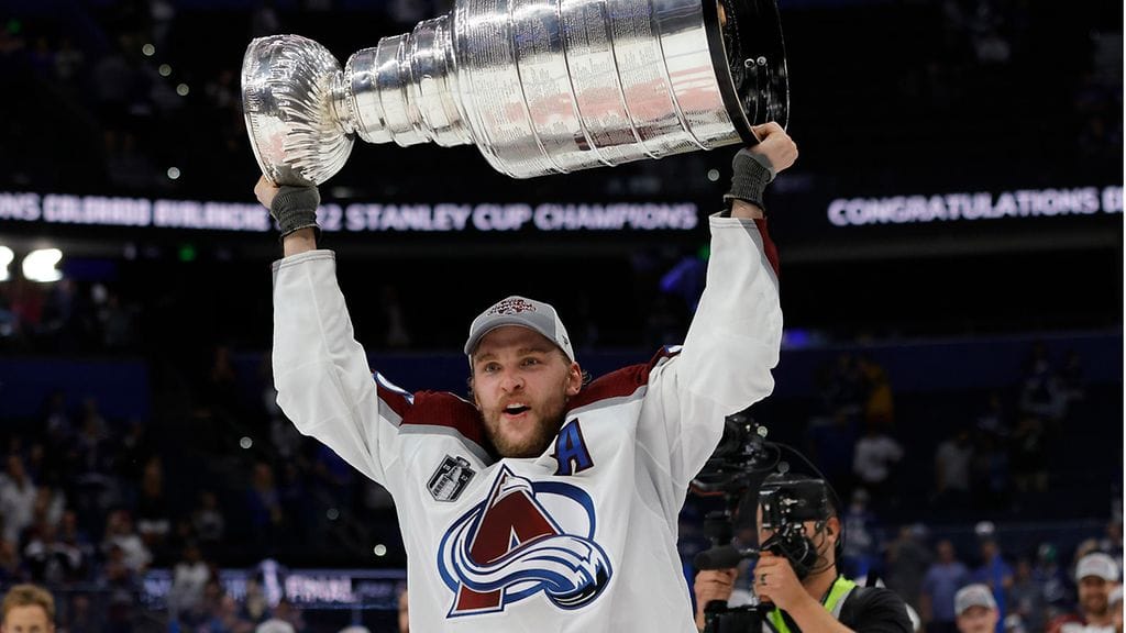 Mikko Rantanen listattiin NHL:n kuudenneksi parhaaksi laitahyökkääjäksi.