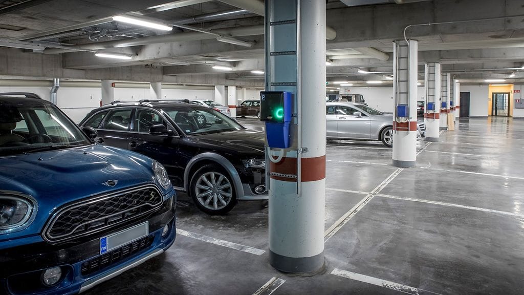 parkkisähkö taloyhtiö sähköauto lataus lataaminen laturi