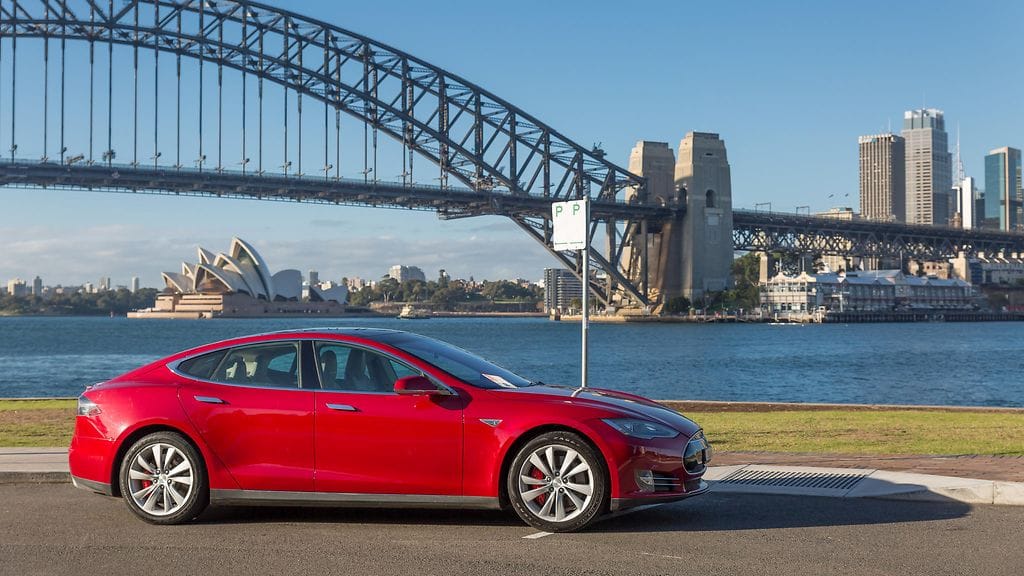 Tesla Model S -sähköauto kuvattuna Sydneyssä, Australiassa.