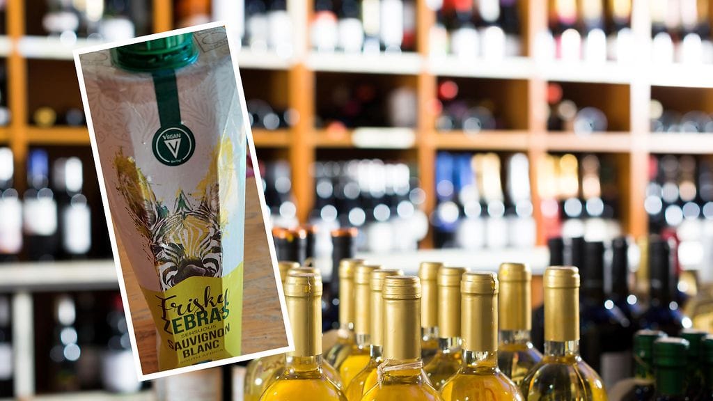 Valkoviinitölkin korkin kierteet paljastivat, että juoma oli jo avattu mahdollisesti myymälässä.