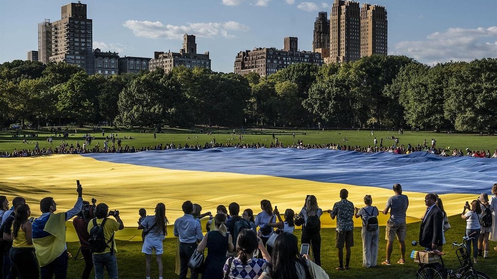 AOP NEw York Ukrainan lippu