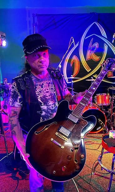 Iku Tukiainen ja Jussi Hakulisen kitara