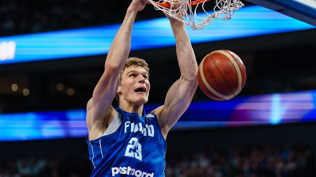 Lauri Markkanen teki väkevää jälkeä Israelia vastaan.