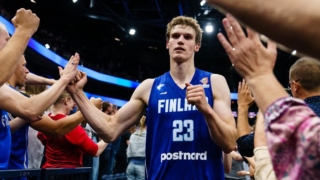 Lauri Markkanen oli parketin kuningas MM-karsintaottelussa Israelia vastaan.
