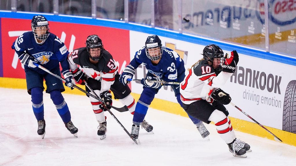 Naisleijonat sai tuta Kanadan kovuuden MM-kisojen avauspelissään.