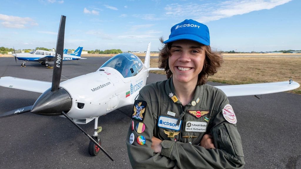 Mack Rutheford hän on nyt nuorin henkilö, joka on lentänyt maailman ympäri pienoiskoneella