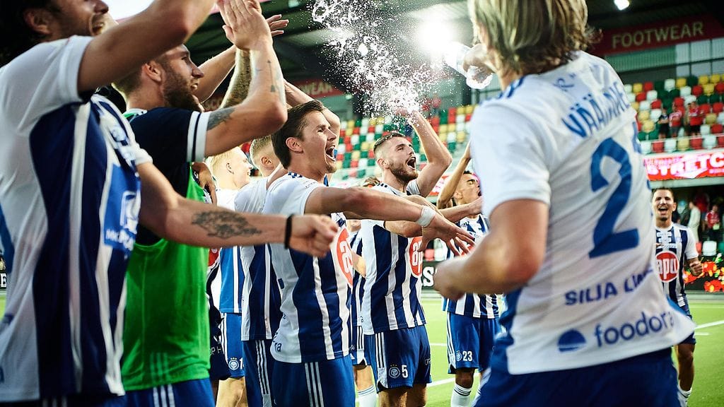 HJK juhli lohkovaihepaikkaansa Tanskan Silkeborgissa torstaina.